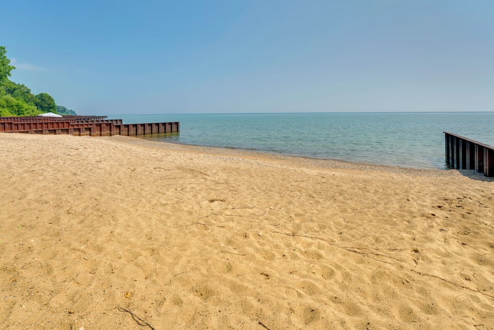 2 Blocks to Beaches: Peaceful Retreat in Lexington