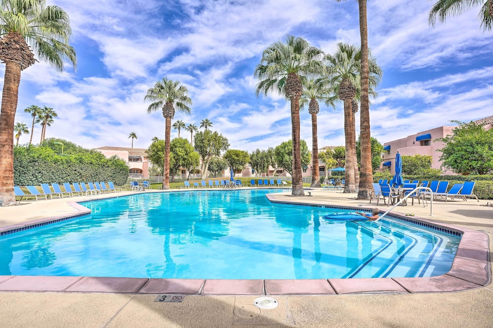 Condo w/ Patio, Walk to Downtown Palm Springs! view 2