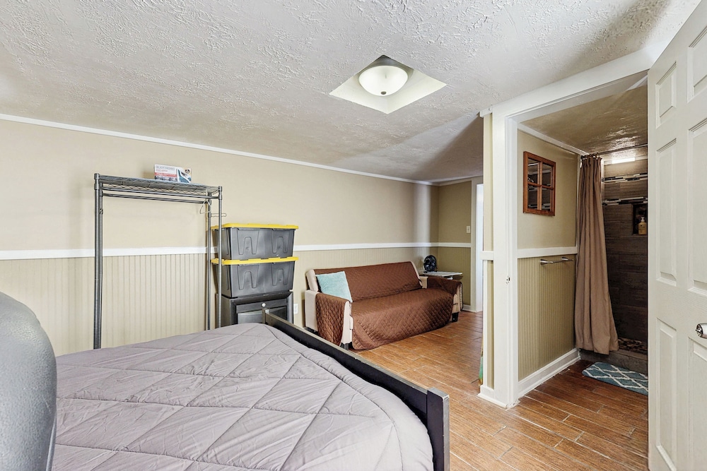 1BR Cozy Dog-friendly Home w/ Kitchenette & Patio