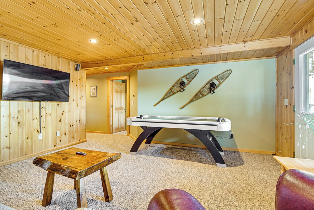 Private Hot Tub & Sauna: Bryant Pond Retreat!