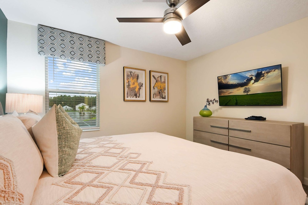 Home 9 Bed Themed Rooms Pool Storey Lake