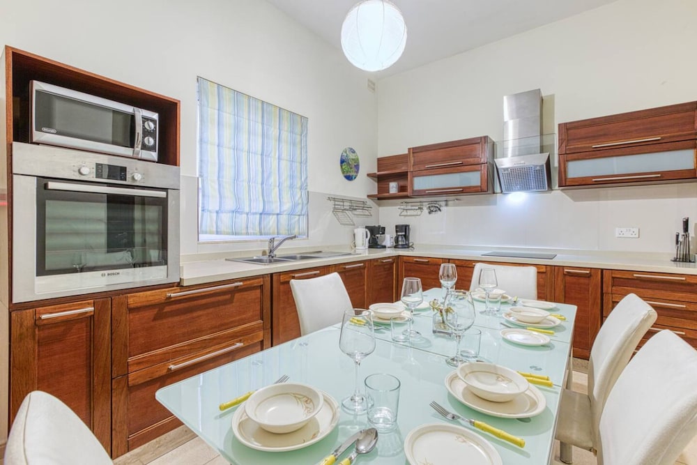 St James the Traditional 4-bed Townhouse Terrace