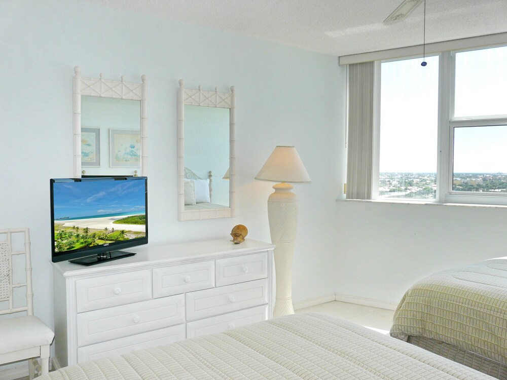 Sunny Beachfront Condo With Pool and Sw-facing Balcony