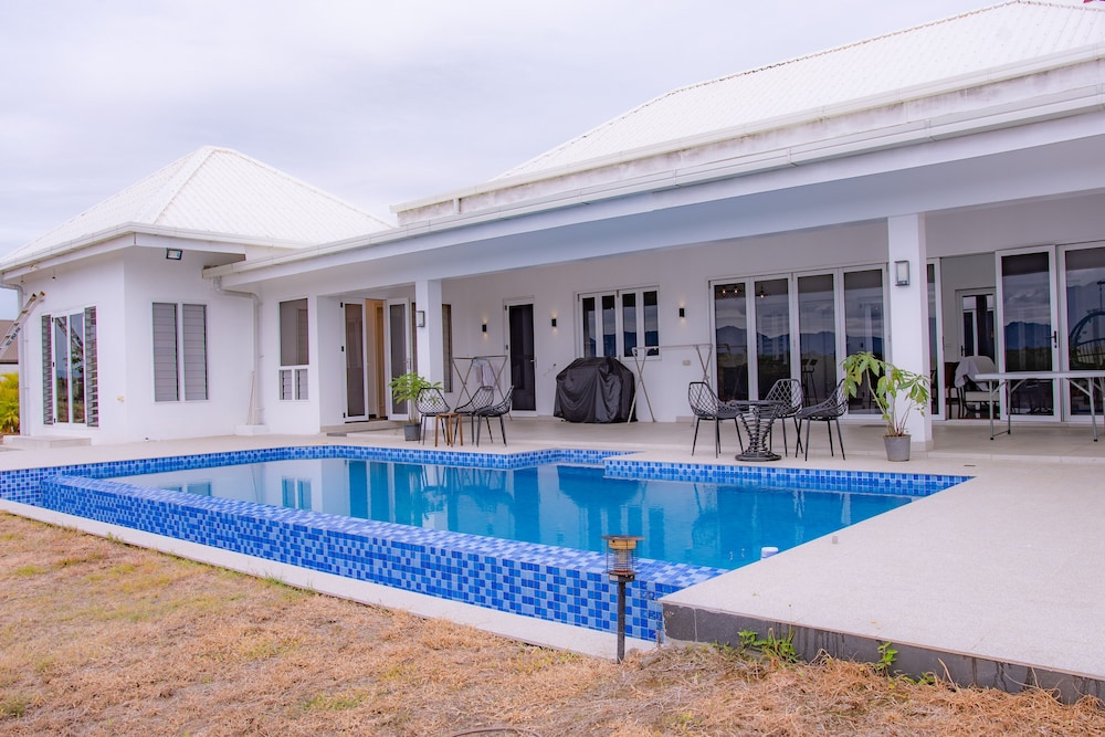 Lake Side Deluxe Villa - view 10