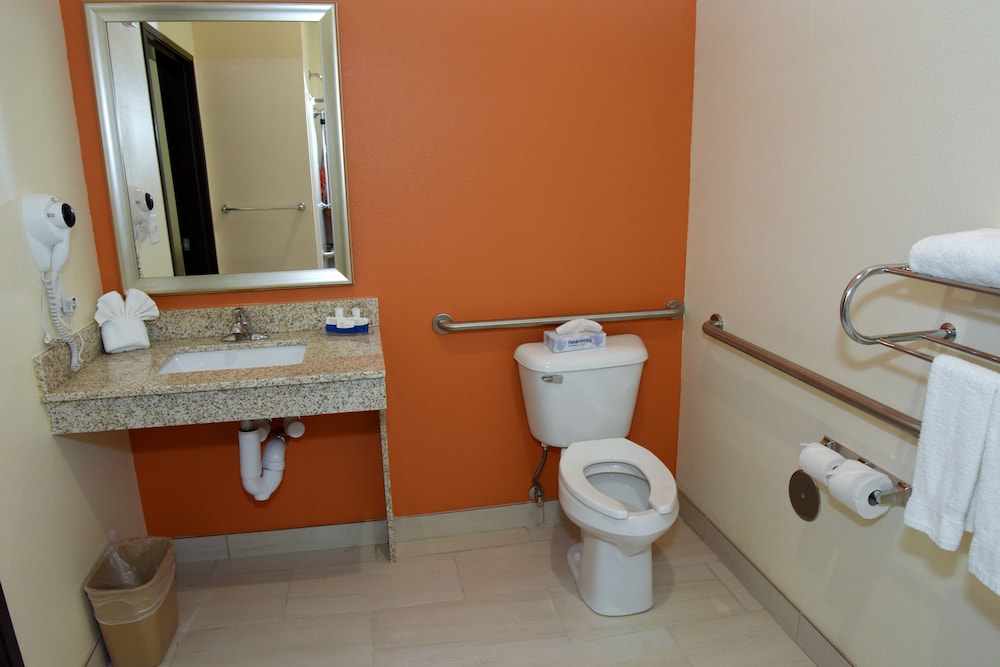 Enid Vacations - Home Away Suites - Property Image 4