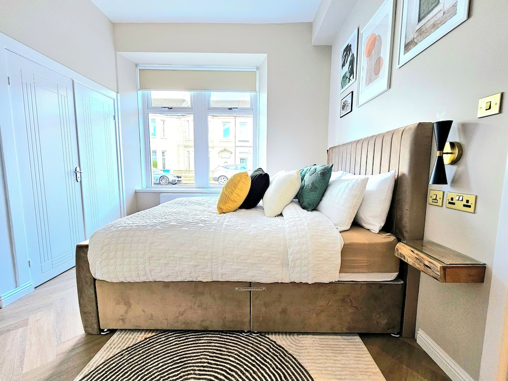 Modern Gem with free parking view 3