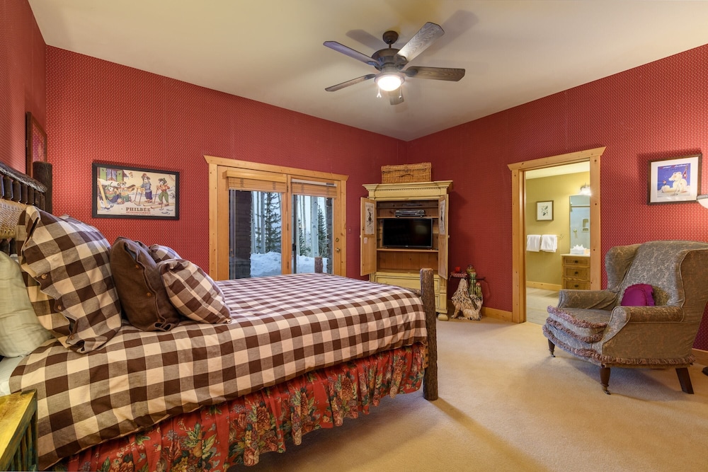 Snowdrift Cabin by Avantstay Breathtaking Home w/ Prime Ski Access view 5