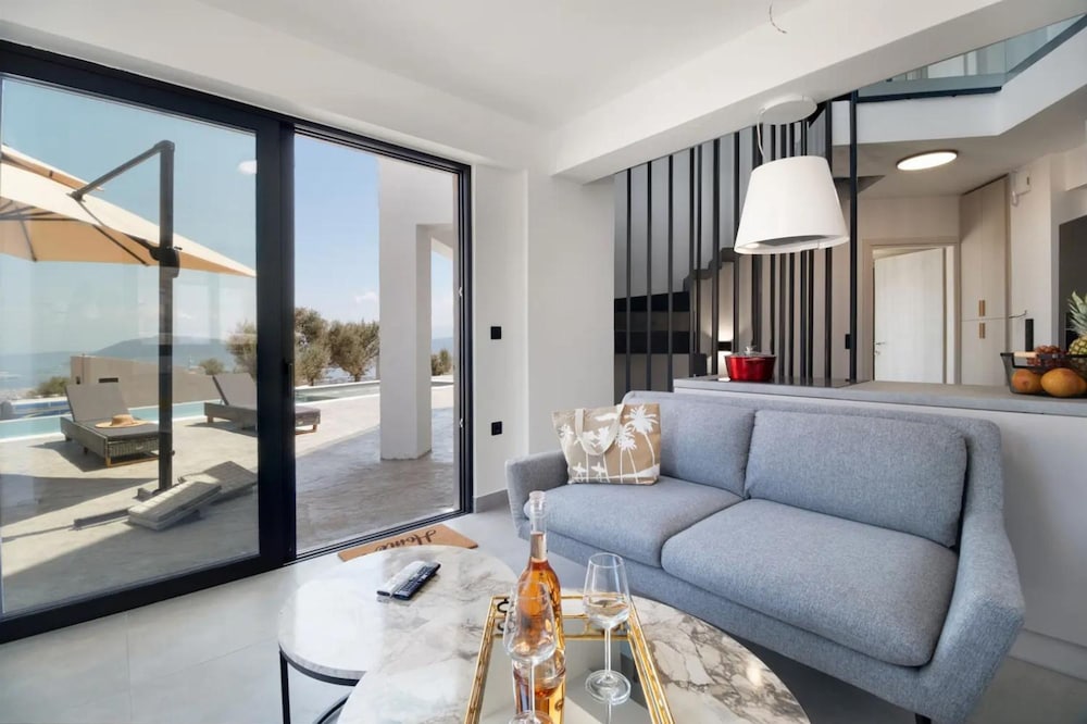 Villa Andria With 5 Bedrooms and 5 Bathrooms