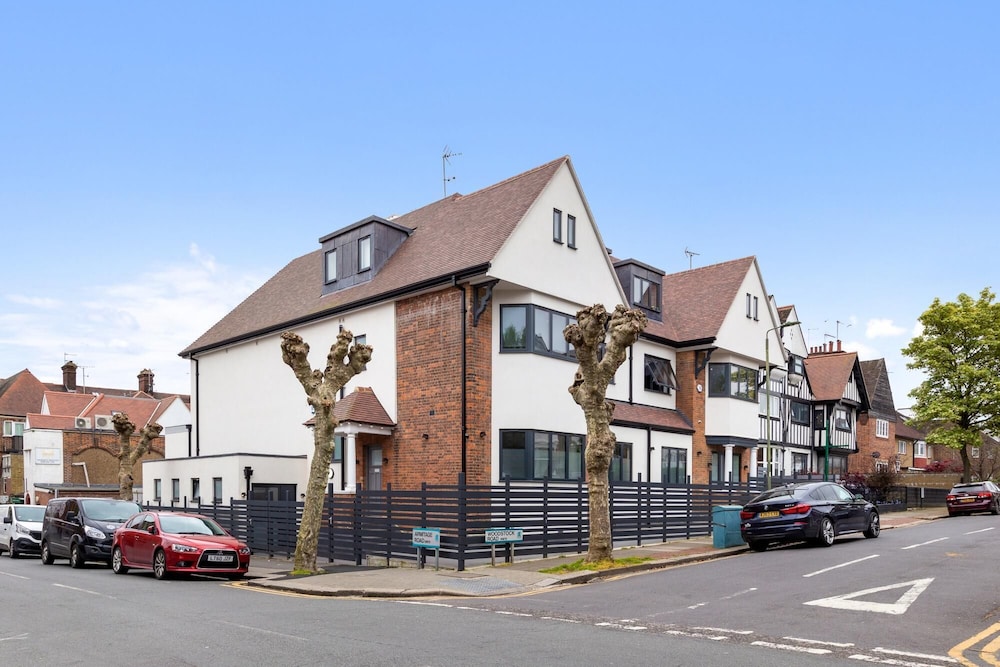Luxury Spacious 2 Person Suite in North London