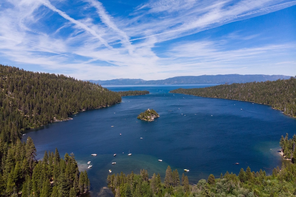 Everett by Avantstay 5mins to Palisades Tahoe! w/ HOT TUB - Property Image 33
