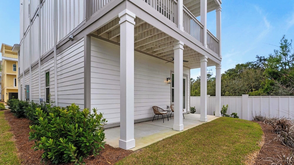 Inlet Beach Retreat With Rooftop Views, 4 Bikes + Free Attraction Tickets!