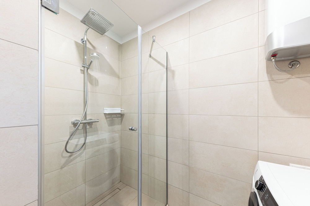 Olive Leaf - Ground Floor Apartment