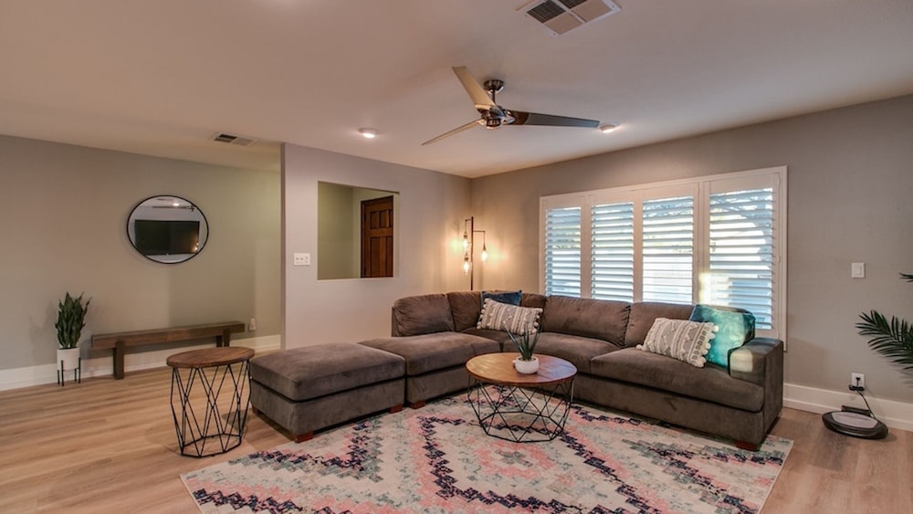 Relaxing 4 Bdrm Retreat in the Heart of Scottsdale