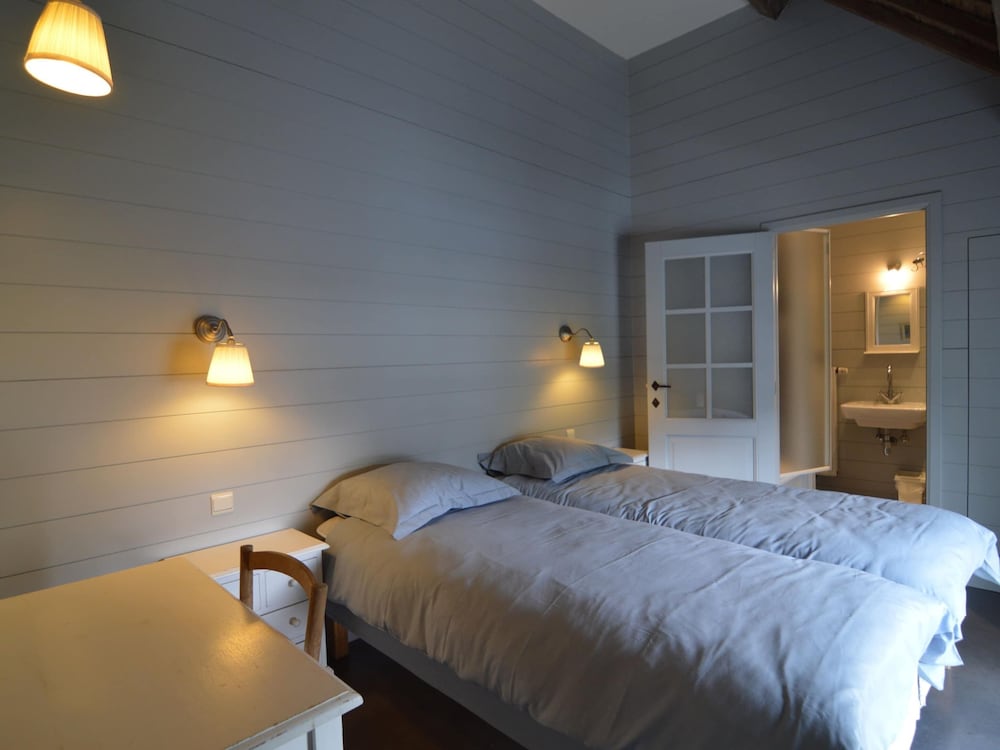 Elegant Estate Stay, Maredsous view 3