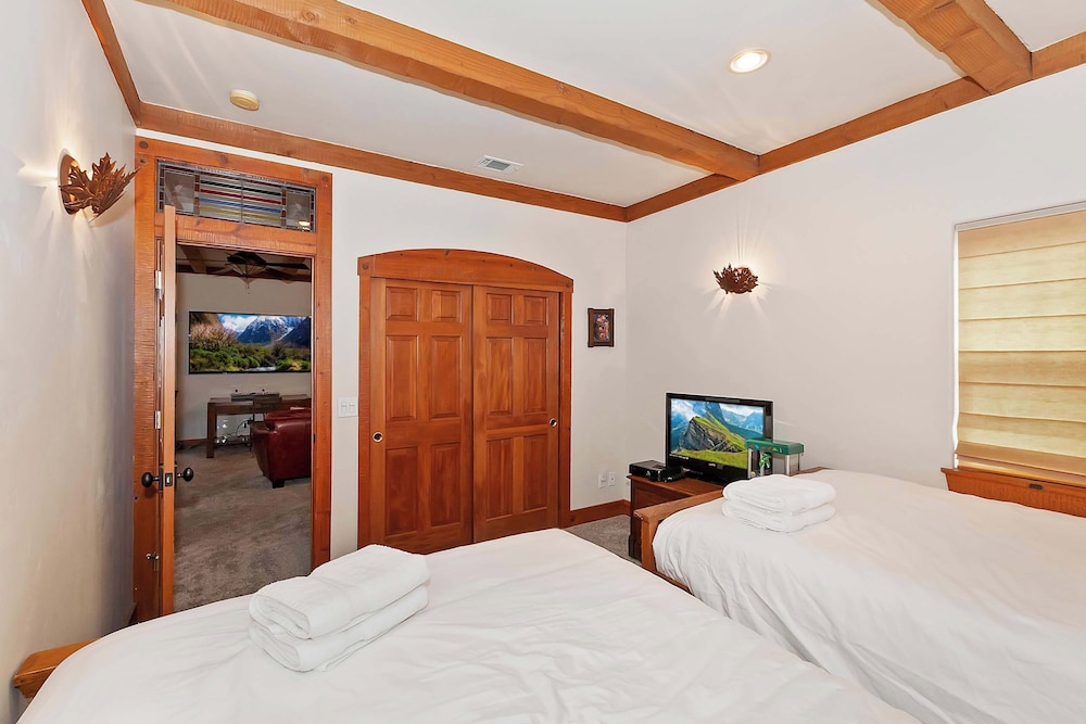 Matterhorn Peak Lodge – Upscale Mountain Escape