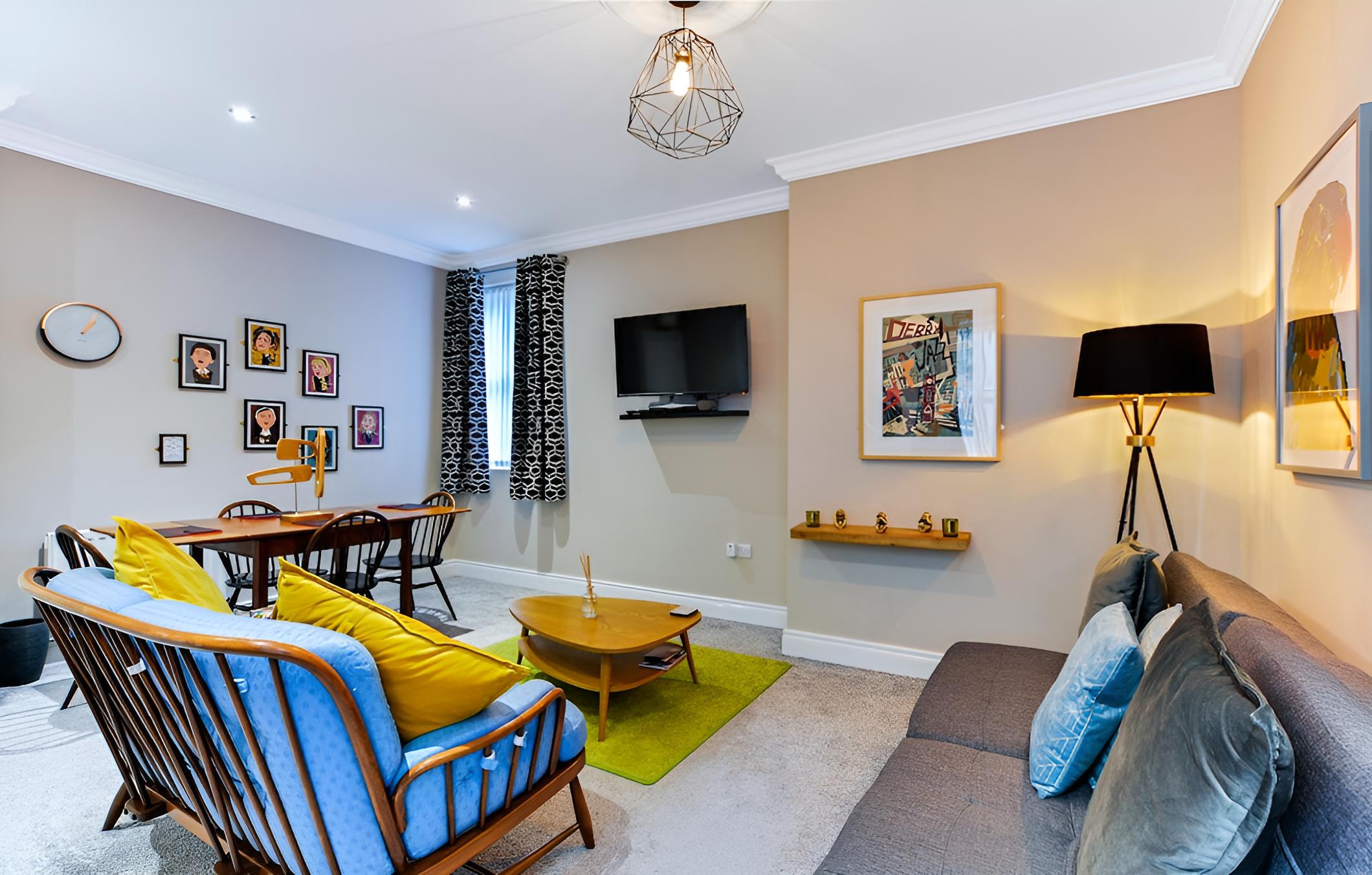 Snug at Clarence - Near Museum of Free Derry and Bloody Sunday Memorial view 3