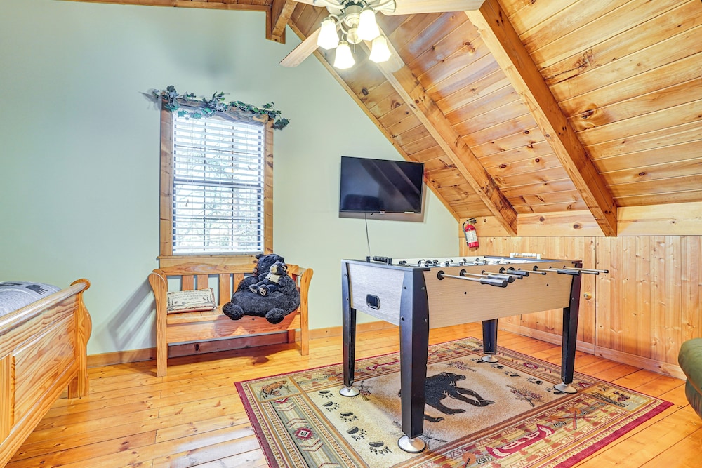 Sevierville Angler's Cabin w/ Pond Access!
