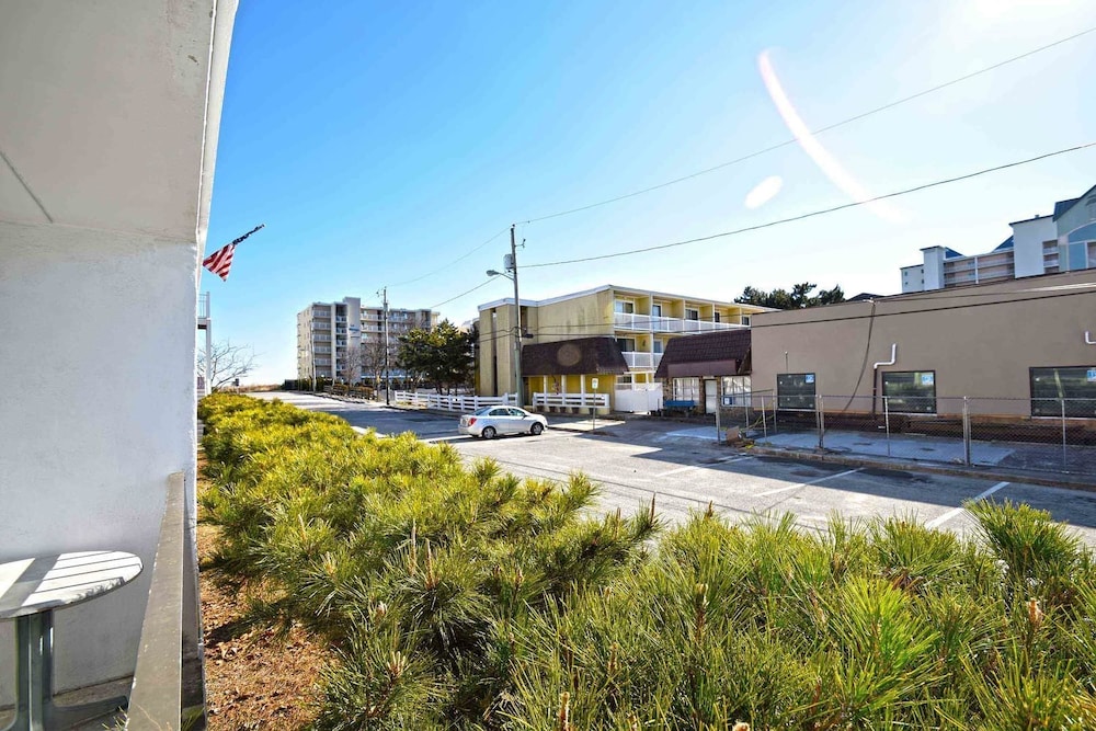Shore Lea 102 1 Br condo by RedAwning