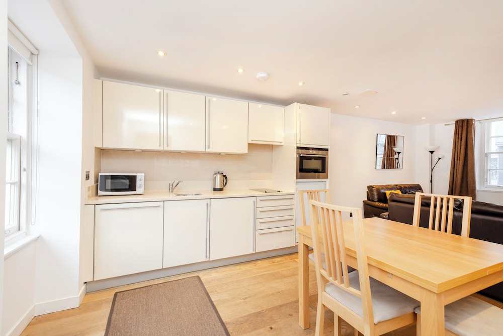 Superb Flats in the Heart of Edinburgh