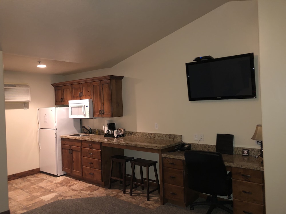 CB&M Executive Suites