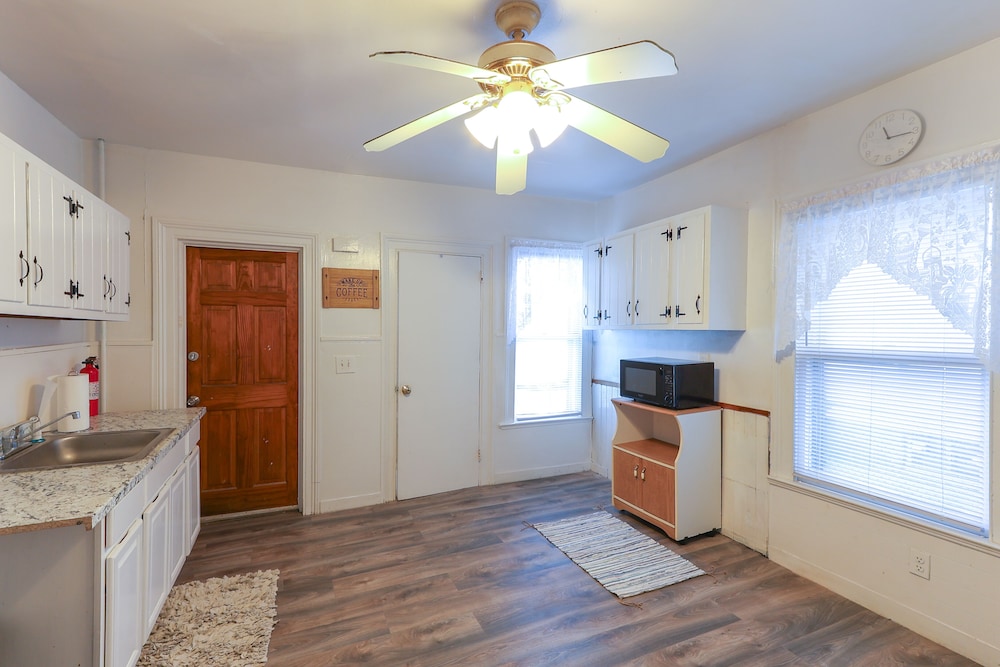 Bridgeport Vacations - Cozy Bridgeport Apartment: 2 Mi to Downtown! - Property Image 24
