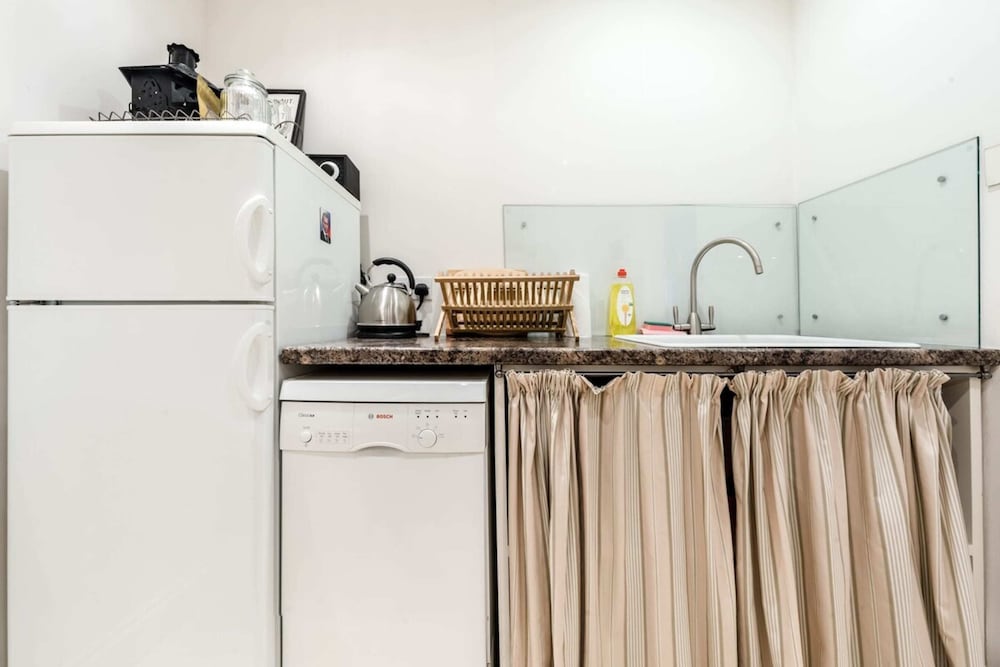 2 Bed 2 Bath Garden Flat in Victoria Pimlico