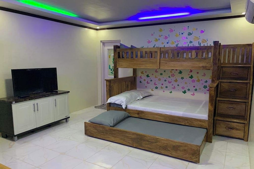 Michael's Homestay - Farm Villa near Patar Beach & Bolinao Falls