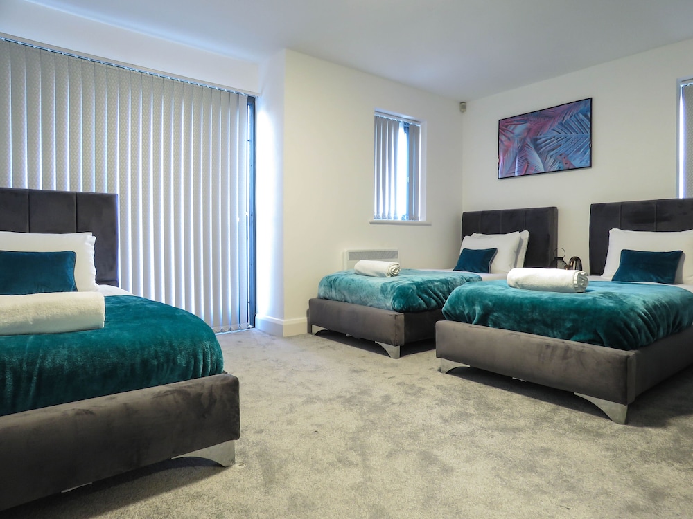 Tudors eSuites City Centre Apartment view 4