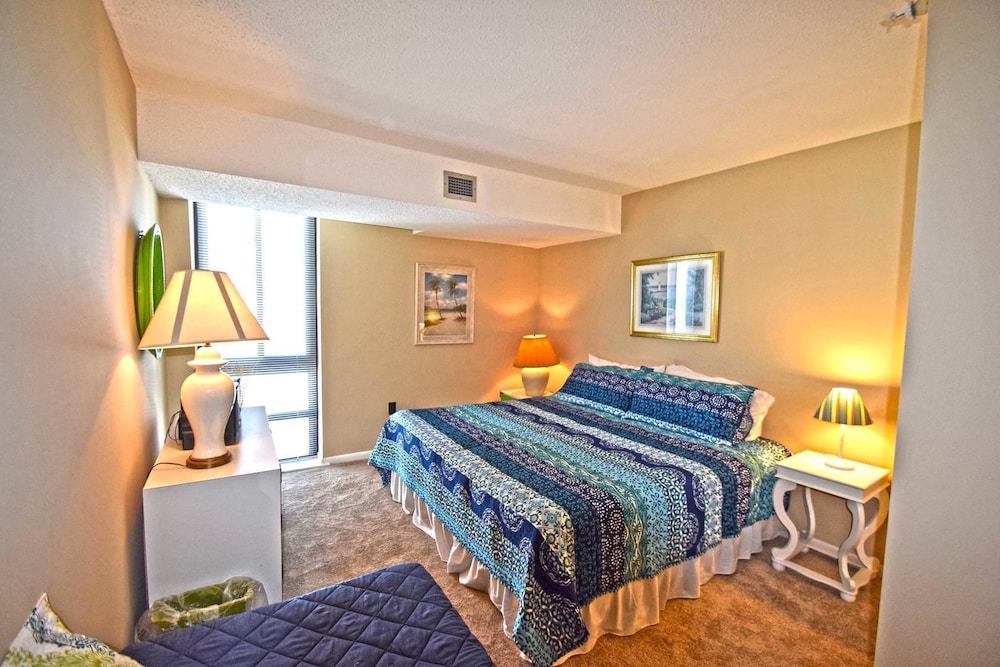 Braemar 503N 2 Br condo by RedAwning