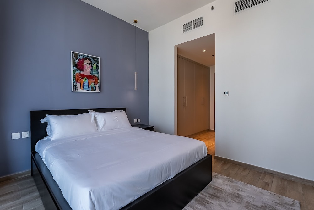 Noora Tower 4504 Business bay