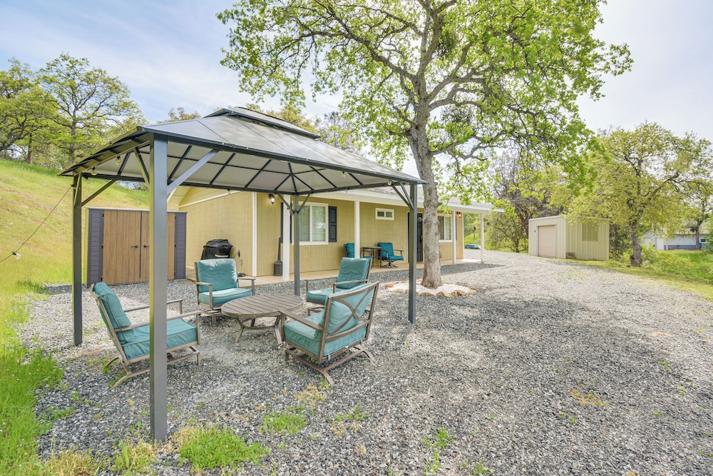 Coulterville Home w/ Gazebo Near Lakes & Hiking!