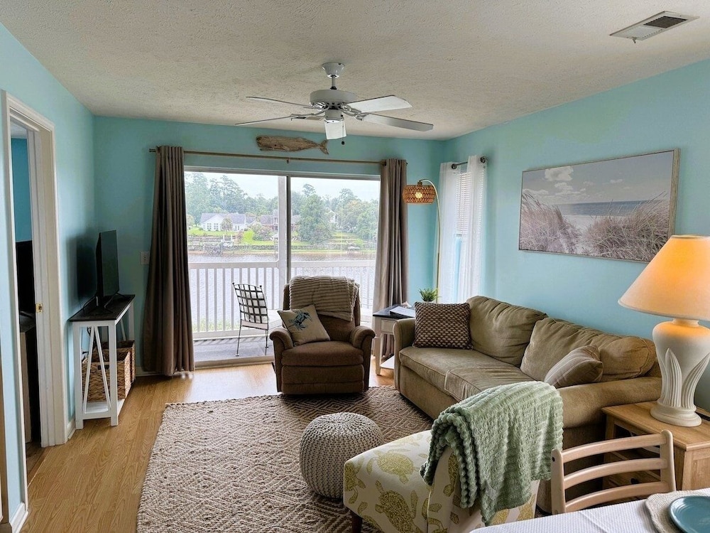 Waterway Village 27f 2 Bedroom Condo