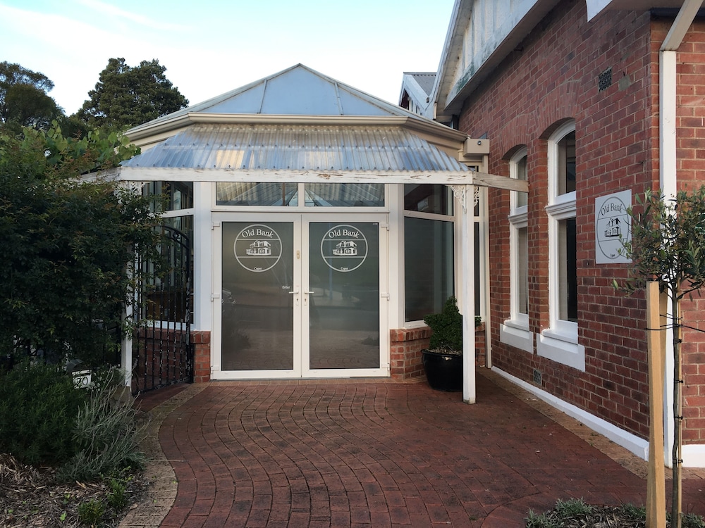 Cygnet Old Bank B & B Cafe & Gift Store