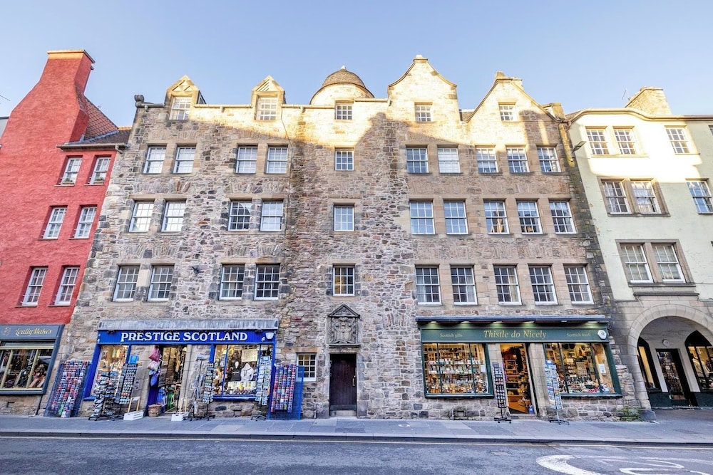 Charming City Apartment on Royal Mile