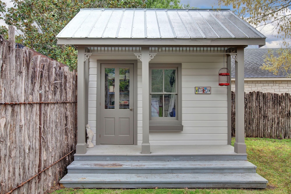 New! Luxury Home Near Main St With 2 Hottubs&firepit view 5