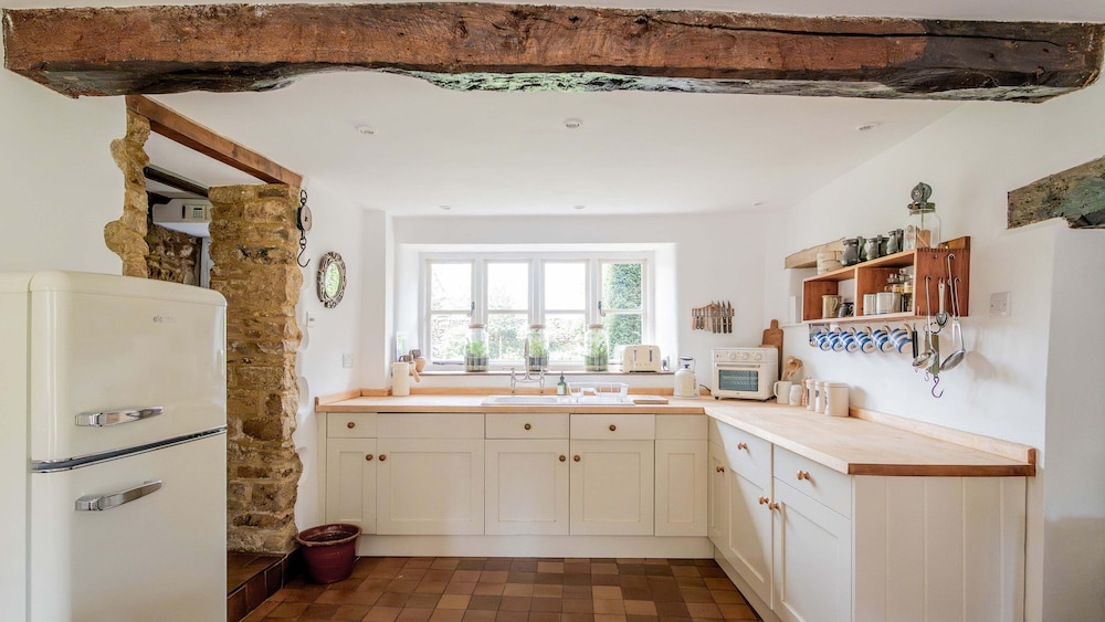 4Bed Thatched Cottage in Oxfordshire