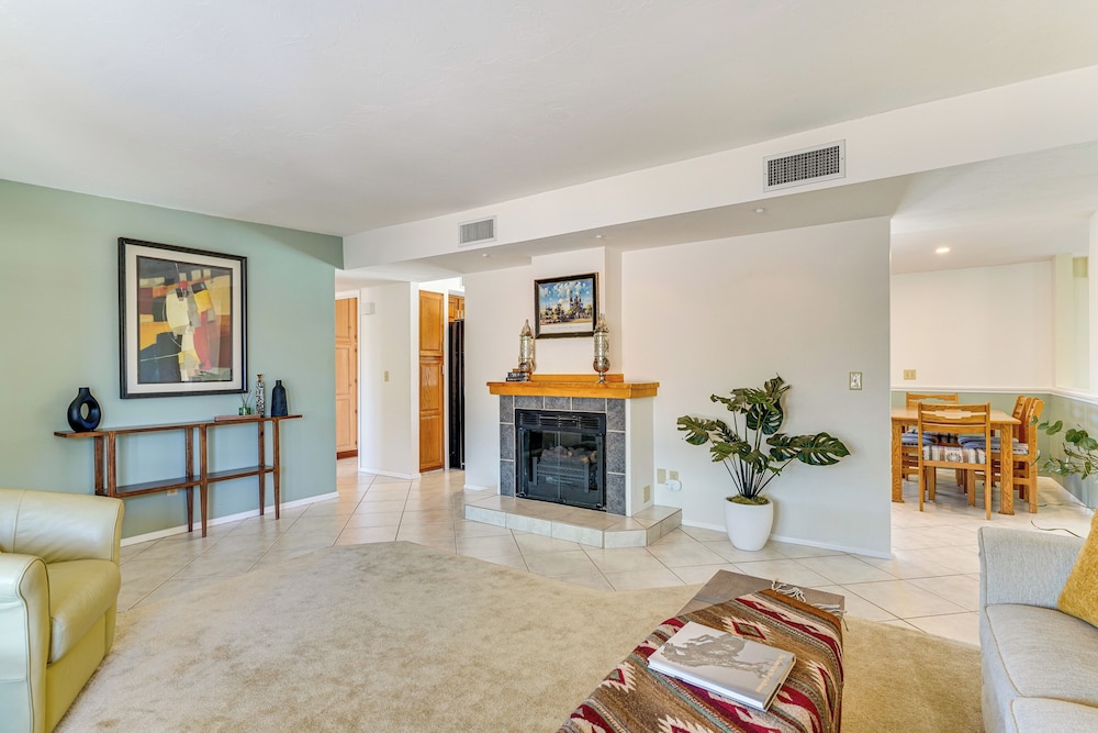 Near Catalina Hiking Trails: Mtn-view Home w/ Pool