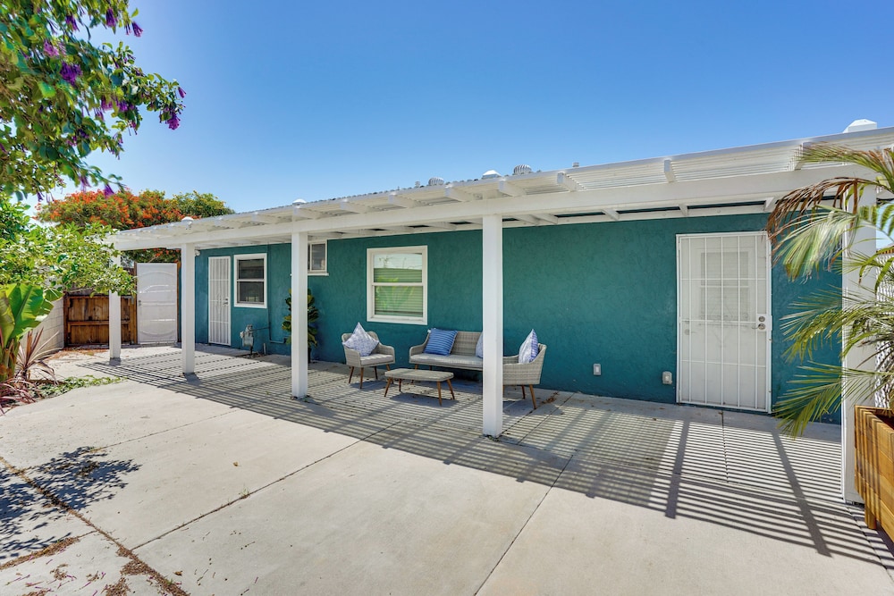 7 Mi Huntington Beach: Family Home w/ Patio!