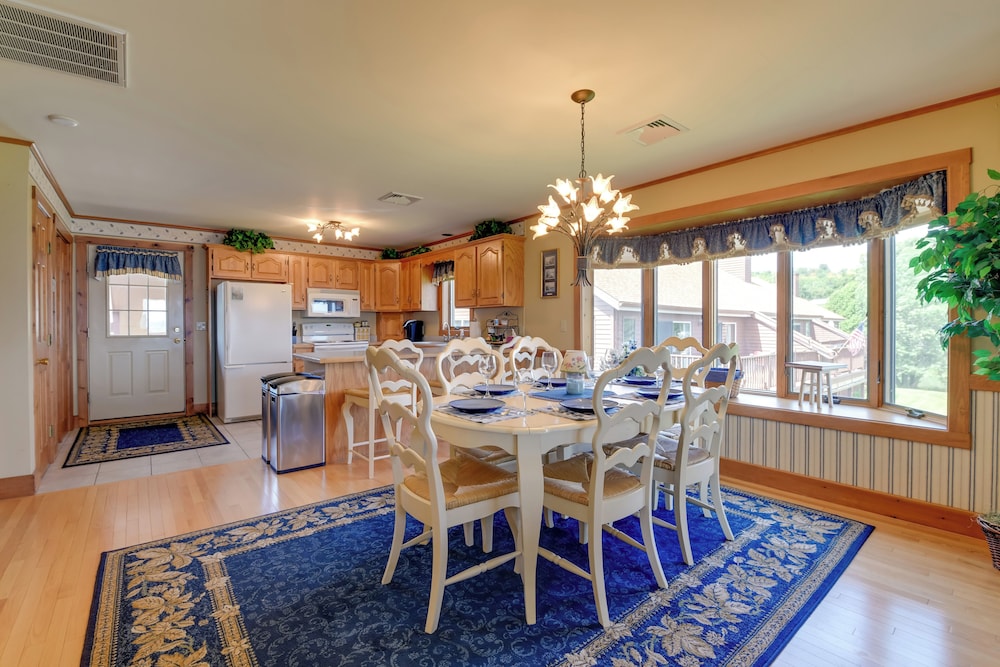 Lake Memphremagog Access: Newport Condo w/ Balcony