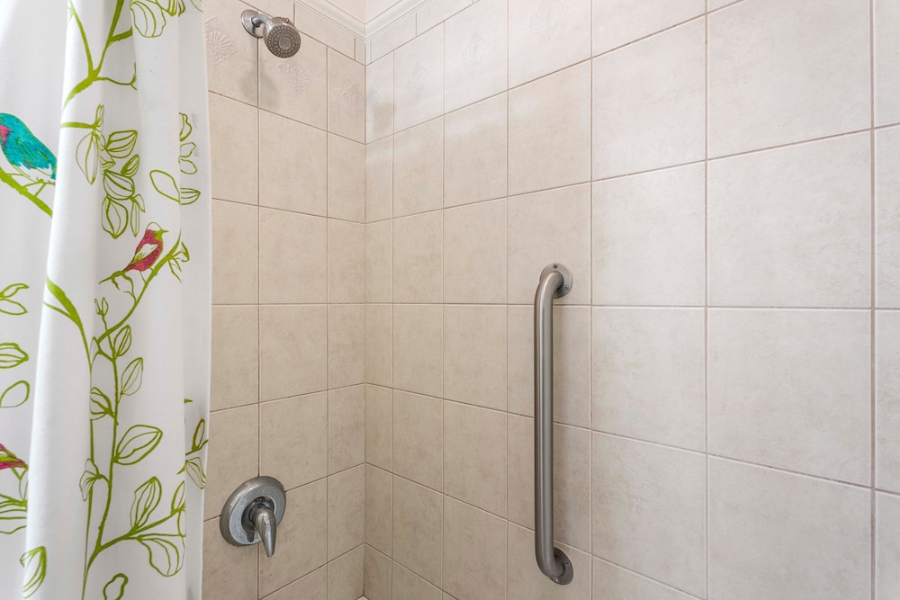 Spacious Townhome - Close to Beaches & Shopping! - Vrkcv