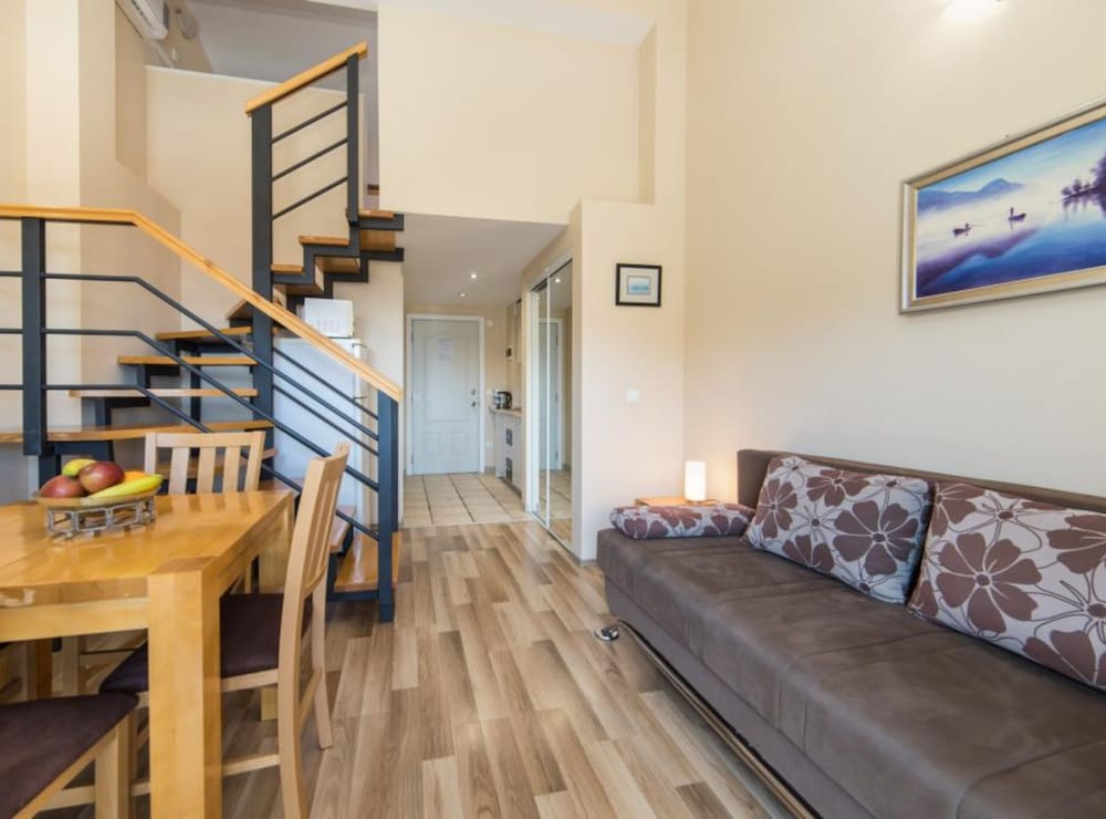 Apartments Nmn Drvenik