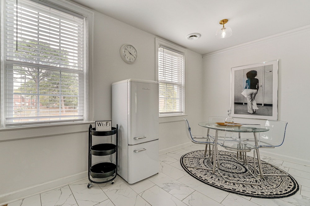 8 Mi to Beach: Cozy Condo Getaway in Wilmington!