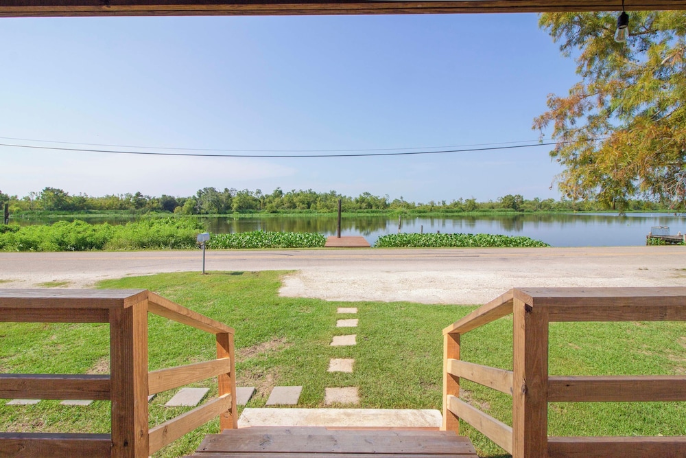 Private Dock: Des Allemands Cabin on the Bayou!