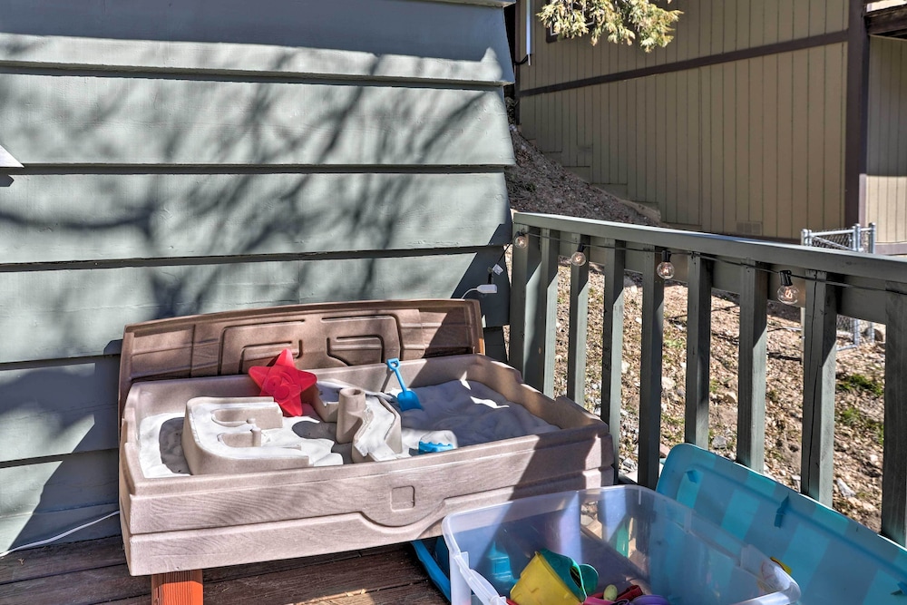 Delightful Family Cabin: Walk to Lake Gregory! view 3