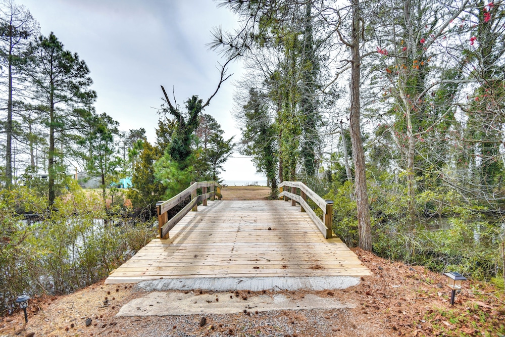 Tiny House w/ Big Views: Cabin in Shiloh!