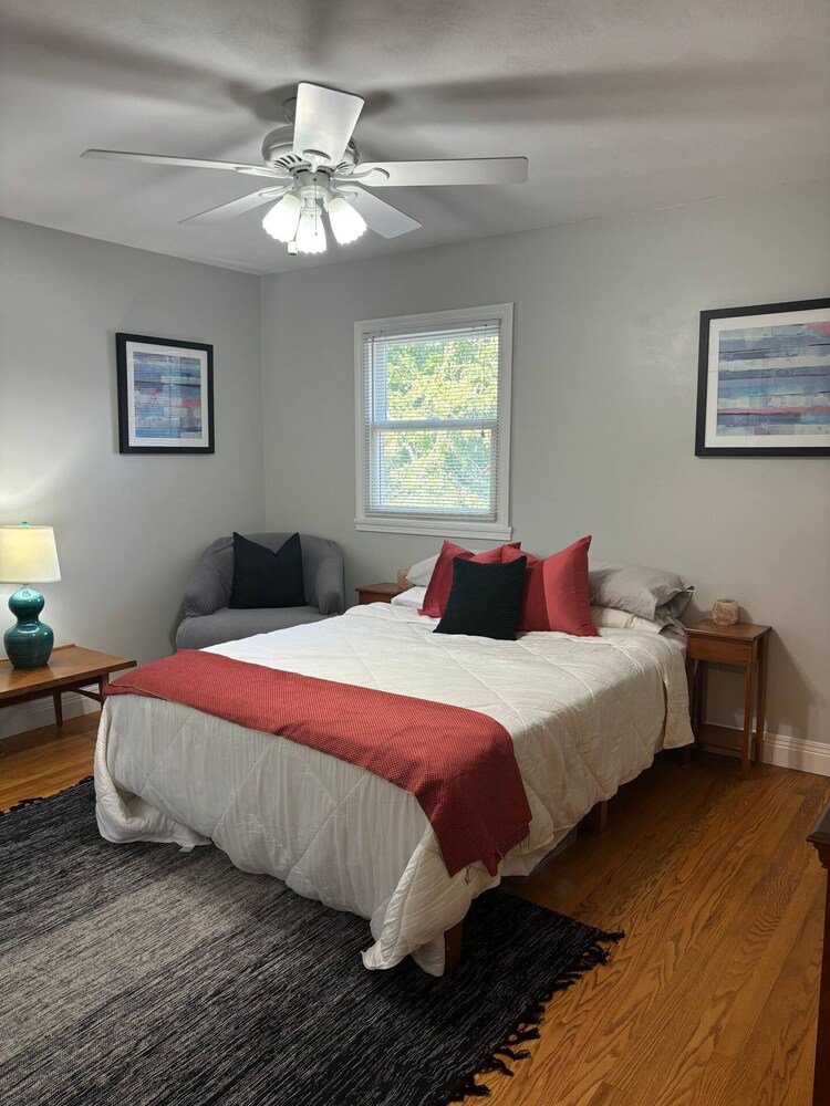 Luxury Modern Stay - 2000 Sqft