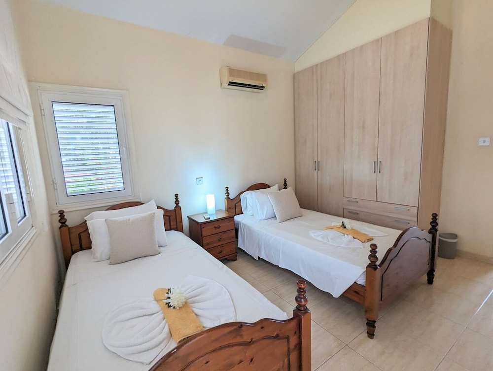 Blue Estia Villa - Pool Wifi Summer Breeze