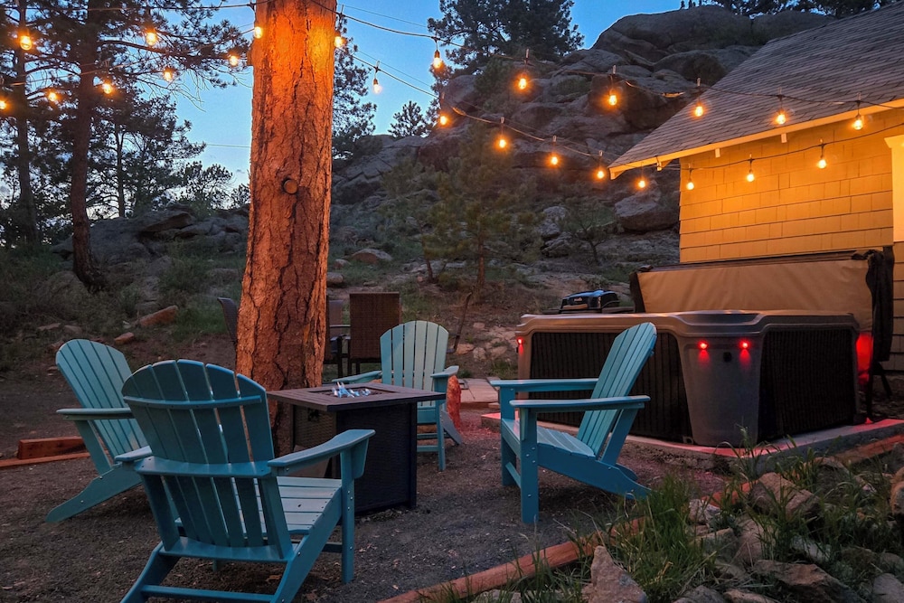 Steps to Estes Lake: Mtn-view Hideaway w/ Hot Tub!