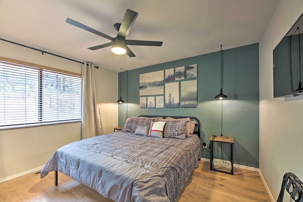 Pet-friendly Show Low Cabin w/ Trail Access!