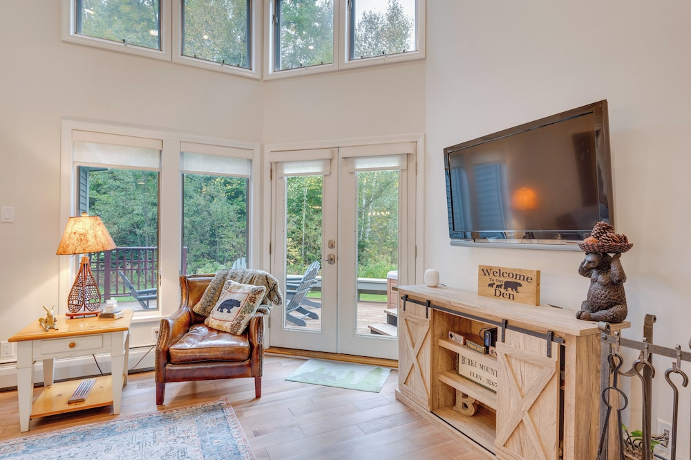Ski-in Condo w/ Hot Tub on Burke Mtn Slopes!
